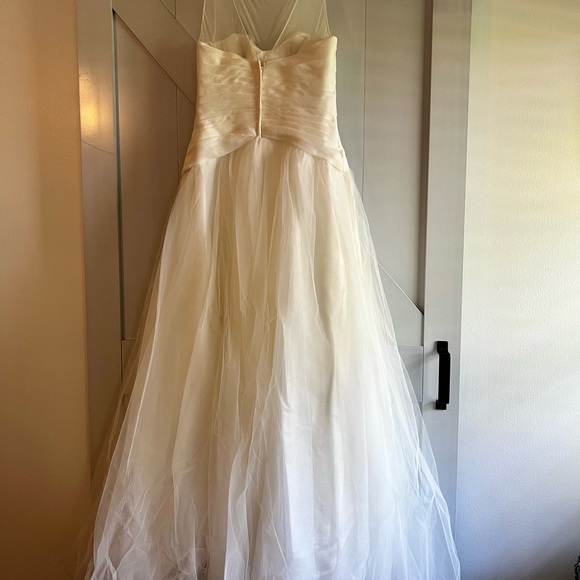 Lovely David’s Bridal Wedding Gown, Ivory, Size 4 - Picture 5 of 10